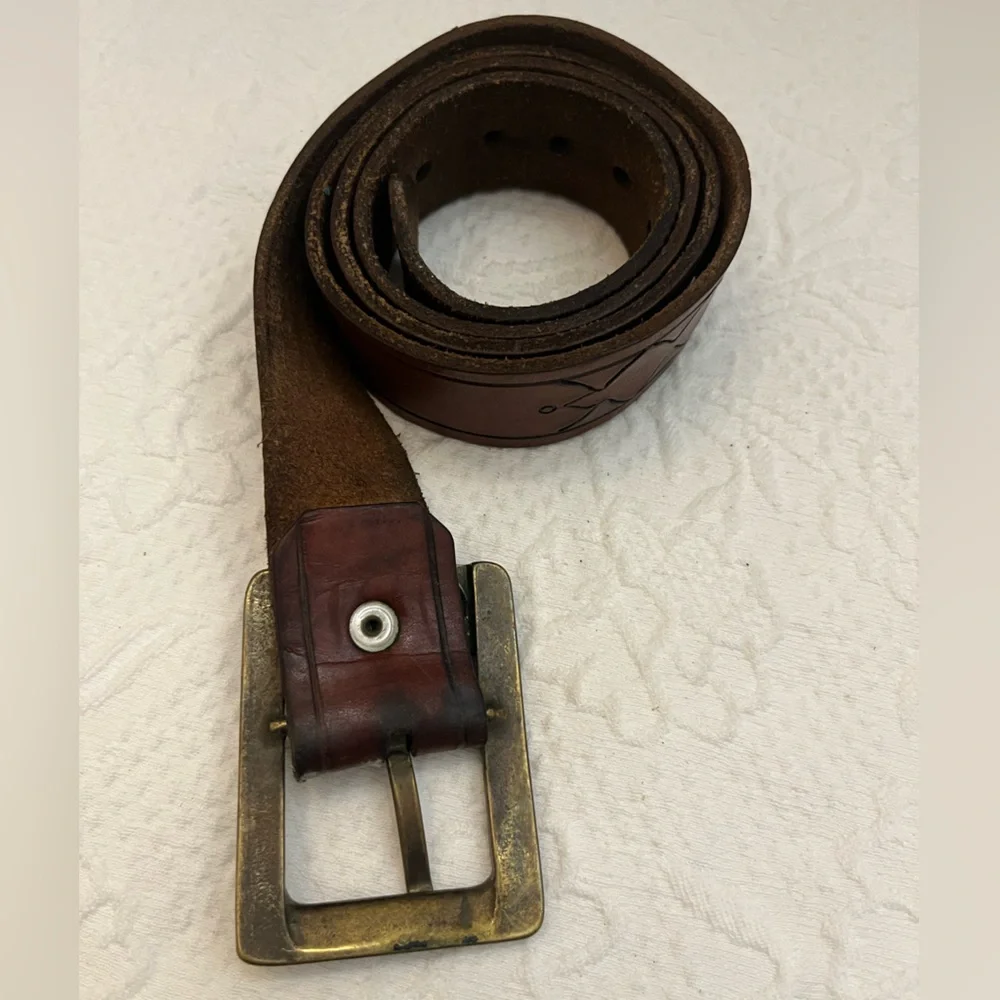 Vintage brown leather belt engraved C accent buckle - Picture 3 of 9